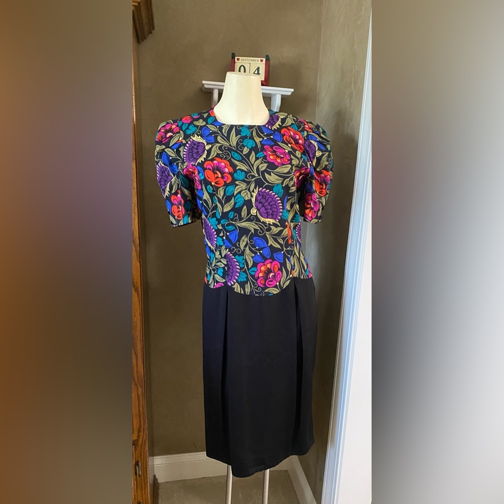 Vintage 1980s David Warren Dress Floral and pleated Short Sleeves Women’s size 4